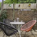 Sunset Townhouse With Free Parking